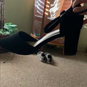 Black high heels 👠